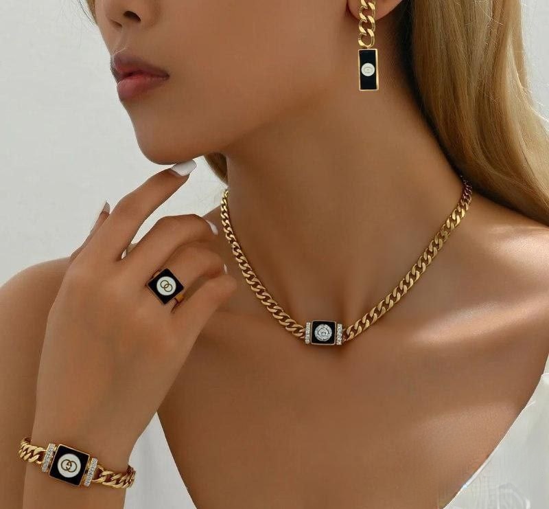 طقم استانلس (كوليه ، خاتم ، حلق ، انسيال) 